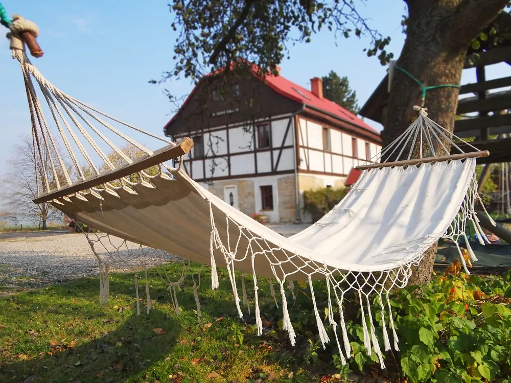 Roubená usedlost Nový Svět se zahradou a houpacími sítěmi